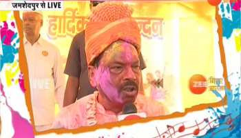 Chief Minister Raghuvar Das play holi with common people i