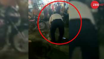 VIDEO: ठेला हटाने को कहा तो ट्रैफिक पुलिस को पीट-पीट कर किया बुरा हाल, मामला हुआ दर्ज VIDEO: ठेला हटाने को कहा तो ट्रैफिक पुलिस को पीट-पीट कर किया बुरा हाल, मामला हुआ दर्ज