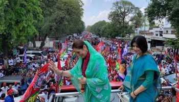 लखनऊ: शत्रुघ्न सिन्हा और डिंपल यादव के साथ SP की पूनम सिन्हा ने किया रोड शो, किया नामांकन लखनऊ: शत्रुघ्न सिन्हा और डिंपल यादव के साथ SP की पूनम सिन्हा ने किया रोड शो, किया नामांकन