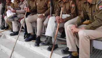 पहले रखवाई शराब की पेटियां, फिर खुद ही की जब्त और बोले- पैसे दो नहीं तो जेल भेज देंगे पहले रखवाई शराब की पेटियां, फिर खुद ही की जब्त और बोले- पैसे दो नहीं तो जेल भेज देंगे