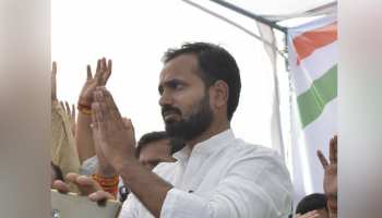 भरी सभा में बोले कांग्रेस नेता- 'BJP वाला आए, तो उसे पोलिंग बूथ से भगा देना और वोट ठोक देना' भरी सभा में बोले कांग्रेस नेता- 'BJP वाला आए, तो उसे पोलिंग बूथ से भगा देना और वोट ठोक देना'