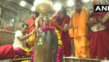 Video: उज्जैन में प्रियंका गांधी ने की बाबा महाकाल की पूजा, CM कमलनाथ भी साथ रहे मौजूद Video: उज्जैन में प्रियंका गांधी ने की बाबा महाकाल की पूजा, CM कमलनाथ भी साथ रहे मौजूद