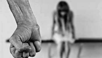 बिहार : पिता के साथ कोचिंग से घर लौट रही लड़की का अपहरण, लोगों ने किया हंगामा बिहार : पिता के साथ कोचिंग से घर लौट रही लड़की का अपहरण, लोगों ने किया हंगामा