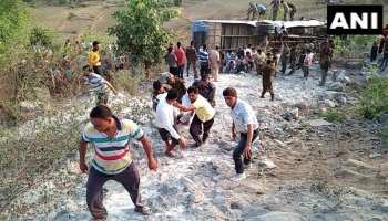 झारखंड के गढ़वा में बड़ा सड़क हादसा, अन्नराज घाटी में बस गिरने से 6 यात्रियों की मौत, 39 घायल झारखंड के गढ़वा में बड़ा सड़क हादसा, अन्नराज घाटी में बस गिरने से 6 यात्रियों की मौत, 39 घायल