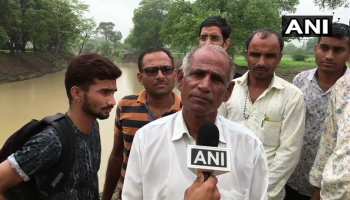 कभी एक बोरिंग के भरोसे था पूरा गांव, वह भी सूखा तो चंदा इकट्ठा करके बना डाला स्टॉप डैम कभी एक बोरिंग के भरोसे था पूरा गांव, वह भी सूखा तो चंदा इकट्ठा करके बना डाला स्टॉप डैम
