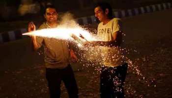 सीकर: पाटन में सरकारी कॉलेज खुलने की हुई घोषणा, ग्रामीणों ने की आतिशबाजी सीकर: पाटन में सरकारी कॉलेज खुलने की हुई घोषणा, ग्रामीणों ने की आतिशबाजी