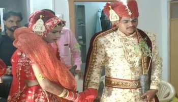 बीकानेर: वर-वधु ने पोधों को साथ लेकर लगाए शादी के फेरे, दिया पर्यावरण सरंक्षण का संदेश बीकानेर: वर-वधु ने पोधों को साथ लेकर लगाए शादी के फेरे, दिया पर्यावरण सरंक्षण का संदेश