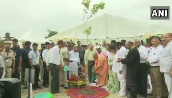 8 घंटे में 66 हजार पौधे बांटकर उत्तर प्रदेश ने बनाया नया गिनीज वर्ल्ड रिकार्ड 8 घंटे में 66 हजार पौधे बांटकर उत्तर प्रदेश ने बनाया नया गिनीज वर्ल्ड रिकार्ड