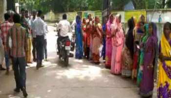 लातेहार: नावाडीह गांव में डीलर की मनमानी चरम पर, पांच महीनों से नहीं मिला लोगों को राशन लातेहार: नावाडीह गांव में डीलर की मनमानी चरम पर, पांच महीनों से नहीं मिला लोगों को राशन