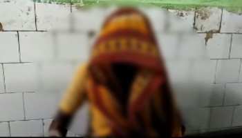बिहारः मुजफ्फरपुर में डायन के आरोप में वृद्ध महिला की दबंगों ने पिटाई के बाद पिलाया मैला बिहारः मुजफ्फरपुर में डायन के आरोप में वृद्ध महिला की दबंगों ने पिटाई के बाद पिलाया मैला