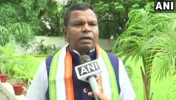 छत्तीसगढ़ सरकार के मंत्री ने दी बच्चों को गलत सीख, बोले- कलेक्टर, SP का कॉलर पकड़ो और बन जाओ बड़े नेता छत्तीसगढ़ सरकार के मंत्री ने दी बच्चों को गलत सीख, बोले- कलेक्टर, SP का कॉलर पकड़ो और बन जाओ बड़े नेता