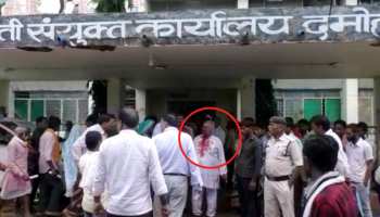MP: गांव की समसस्याओं से परेशान बुजुर्ग ने कलेक्टर ऑफिस में फोड़ा अपना सिर, खोली विधायक की पोल MP: गांव की समसस्याओं से परेशान बुजुर्ग ने कलेक्टर ऑफिस में फोड़ा अपना सिर, खोली विधायक की पोल