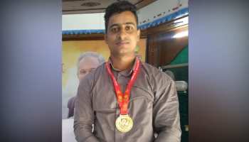 आर्म रेसलिंग के दिव्यांग चैंपियन को सीएम भूपेश बघेल ने दी एक लाख की आर्थिक सहायता आर्म रेसलिंग के दिव्यांग चैंपियन को सीएम भूपेश बघेल ने दी एक लाख की आर्थिक सहायता