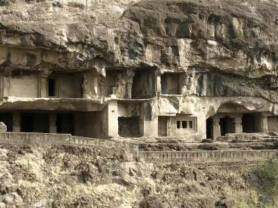 mysterious cave in India Ellora caves know its historical facts