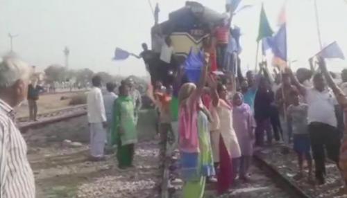 भारत बंद: पंजाब में दुकानों के शटर गिरे, मोबाइल इंटरनेट पर रोक; हरियाणा में भी प्रदर्शन भारत बंद: पंजाब में दुकानों के शटर गिरे, मोबाइल इंटरनेट पर रोक; हरियाणा में भी प्रदर्शन
