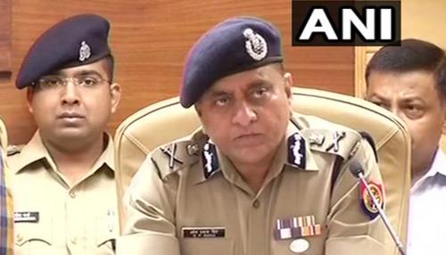 उन्नाव गैंगरेप: आरोपी बीजेपी MLA कुलदीप सेंगर को 'माननीय' बोलकर फंसे UP के DGP, देखें वीडियो उन्नाव गैंगरेप: आरोपी बीजेपी MLA कुलदीप सेंगर को 'माननीय' बोलकर फंसे UP के DGP, देखें वीडियो