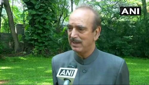 कर्नाटक: कांग्रेस ने कहा- BJP नहीं हमारे पास हैं 117 MLA, राज्यपाल पक्षपात नहीं कर सकते कर्नाटक: कांग्रेस ने कहा- BJP नहीं हमारे पास हैं 117 MLA, राज्यपाल पक्षपात नहीं कर सकते