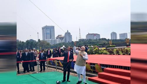 VIDEO: इंडोनेशिया में PM मोदी ने पतंगबाजी में आजमाए हाथ, आसमान में नजर आया रामायण-महाभारत VIDEO: इंडोनेशिया में PM मोदी ने पतंगबाजी में आजमाए हाथ, आसमान में नजर आया रामायण-महाभारत