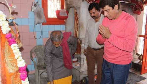 UP Congress President Raj Babbar prayer in famous Hanuman Temple for victory in Lok Sabha Elections 2019 UP Congress President Raj Babbar prayer in famous Hanuman Temple for victory in Lok Sabha Elections 2019