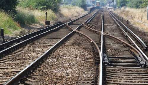 उदयपुर: सिर्फ कागजों पर बांसवाड़ा की रेलवे लाइन, लोगों को 70 साल से है इंतजार उदयपुर: सिर्फ कागजों पर बांसवाड़ा की रेलवे लाइन, लोगों को 70 साल से है इंतजार