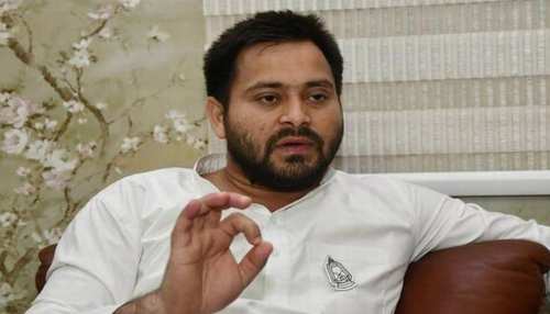 सवालों के घेरे में तेजस्वी यादव, चुप्पी से आरजेडी में मच सकता है तूफान! सवालों के घेरे में तेजस्वी यादव, चुप्पी से आरजेडी में मच सकता है तूफान!