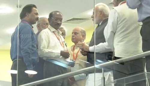 चांद की सतह से 2.1 किमी ऊपर विक्रम लैंडर से संपर्क टूटा, हम डाटा का विश्लेषण कर रहे हैं: ISRO चीफ चांद की सतह से 2.1 किमी ऊपर विक्रम लैंडर से संपर्क टूटा, हम डाटा का विश्लेषण कर रहे हैं: ISRO चीफ