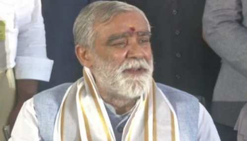 गौमूत्र से तैयार हो रही हैं कई प्रकार की दवाईयां, कैंसर का भी होता है इलाज : अश्विनी चौबे गौमूत्र से तैयार हो रही हैं कई प्रकार की दवाईयां, कैंसर का भी होता है इलाज : अश्विनी चौबे