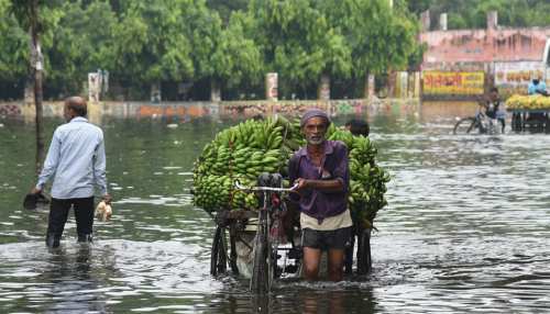 पटना: 10 दिनों के बाद भी राजेंद्र नगर के कई हिस्सों में जलजमाव, लोगों में आक्रोश पटना: 10 दिनों के बाद भी राजेंद्र नगर के कई हिस्सों में जलजमाव, लोगों में आक्रोश