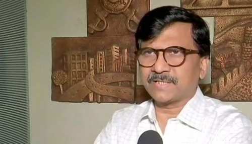 फड़णवीस के वार पर शिवसेना का पलटवार, कहा- हम चाहें तो सरकार बना सकते हैं फड़णवीस के वार पर शिवसेना का पलटवार, कहा- हम चाहें तो सरकार बना सकते हैं
