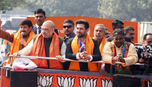 BJP ने दिल्ली चुनाव में दोहराई 2015 की गलतियां, इन 5 कारणों के चलते हार गई पार्टी BJP ने दिल्ली चुनाव में दोहराई 2015 की गलतियां, इन 5 कारणों के चलते हार गई पार्टी