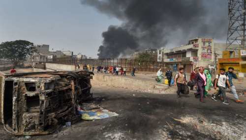 Delhi Violence: 27 मौत, 18 FIR और 106 गिरफ्तारी, हिंसाग्रस्त इलाकों में पहुंचे केजरीवाल Delhi Violence: 27 मौत, 18 FIR और 106 गिरफ्तारी, हिंसाग्रस्त इलाकों में पहुंचे केजरीवाल