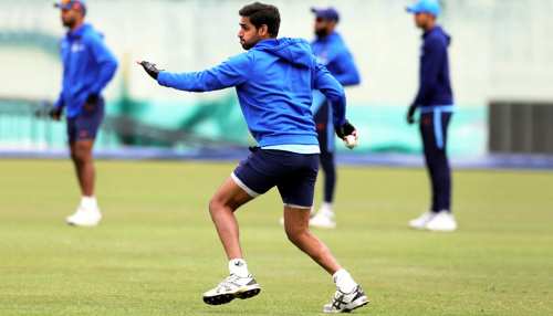 IND vs SA मैच में कोरोना का खौफ! बॉल पर लार नहीं लगा सकेंगे खिलाड़ी? भुवी ने किया खुलासा IND vs SA मैच में कोरोना का खौफ! बॉल पर लार नहीं लगा सकेंगे खिलाड़ी? भुवी ने किया खुलासा