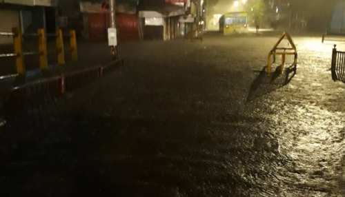 मुंबई: रात से लगातार भारी बारिश, सरकारी दफ्तरों में छुट्टी के आदेश; हाई टाइड की आशंका मुंबई: रात से लगातार भारी बारिश, सरकारी दफ्तरों में छुट्टी के आदेश; हाई टाइड की आशंका