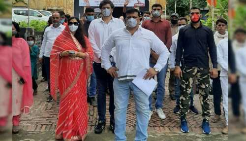 उत्तराखंड: 'फायरब्रैंड' विधायक चैंपियन की हुई शानदार 'घर वापसी', बोले, 'अनुशासन का पालन करूंगा' उत्तराखंड: 'फायरब्रैंड' विधायक चैंपियन की हुई शानदार 'घर वापसी', बोले, 'अनुशासन का पालन करूंगा'