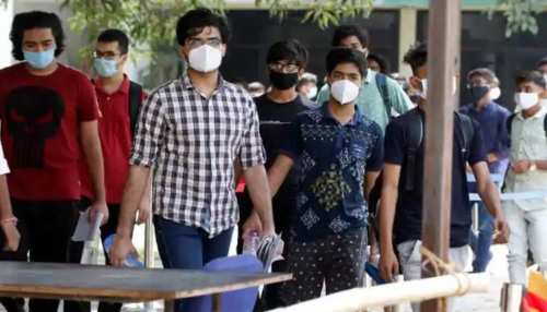 Covid New Strain: बुजुर्गों और बच्चों से ज्यादा इस उम्र के लोगों के लिए खतरनाक है Covid-19 का नया अवतार Covid New Strain: बुजुर्गों और बच्चों से ज्यादा इस उम्र के लोगों के लिए खतरनाक है Covid-19 का नया अवतार