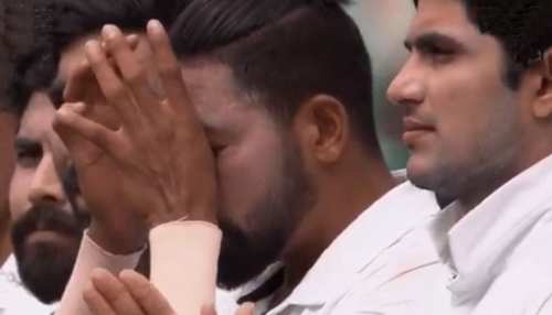 IND vs AUS Sydney Test: राष्ट्रगान के वक्त Mohammed Siraj की आंखों से छलके आंसू, देखें वीडियो IND vs AUS Sydney Test: राष्ट्रगान के वक्त Mohammed Siraj की आंखों से छलके आंसू, देखें वीडियो