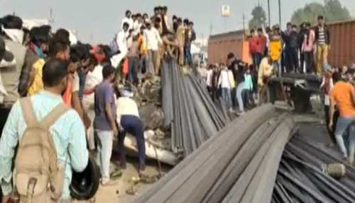 ग्रेटर नोएडा के NH-91 हाइवे पर सड़क हादसा, सरिया के नीचे दबने से एक की मौत ग्रेटर नोएडा के NH-91 हाइवे पर सड़क हादसा, सरिया के नीचे दबने से एक की मौत