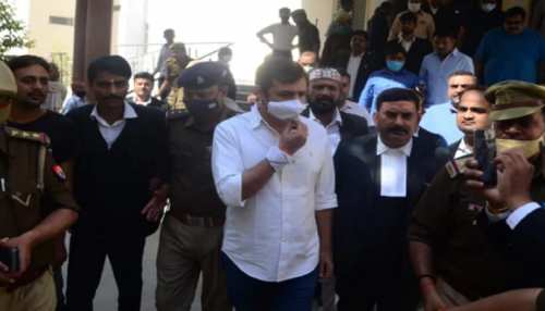 जेल से बाहर आया माफिया डॉन धनंजय सिंह, देखती रह गई लखनऊ पुलिस जेल से बाहर आया माफिया डॉन धनंजय सिंह, देखती रह गई लखनऊ पुलिस
