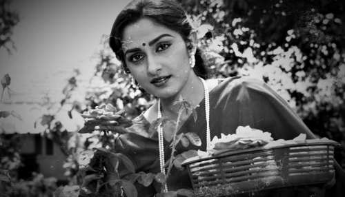 Birthday Special: बॉलीवुड, शादी और राजनीति हर जगह विवादों से घिरी रहीं जया प्रदा Birthday Special: बॉलीवुड, शादी और राजनीति हर जगह विवादों से घिरी रहीं जया प्रदा