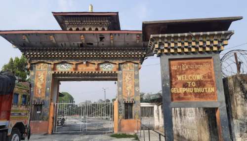 Assam: Indo-Bhutan Border पर देश के आखिरी गांव Maynaguri के लोगों की मुश्किलें, साफ पानी भी नहीं नसीब Assam: Indo-Bhutan Border पर देश के आखिरी गांव Maynaguri के लोगों की मुश्किलें, साफ पानी भी नहीं नसीब