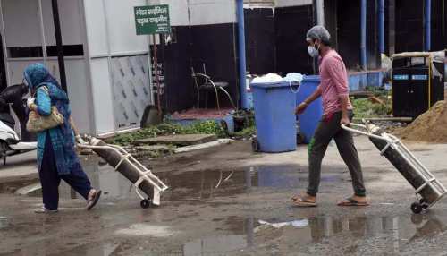 Corona: लोगों की जान बचाने के लिए सरकार का फैसला, 50 हजार मीट्रिक टन मेडिकल ऑक्सीजन होगी इंपोर्ट Corona: लोगों की जान बचाने के लिए सरकार का फैसला, 50 हजार मीट्रिक टन मेडिकल ऑक्सीजन होगी इंपोर्ट