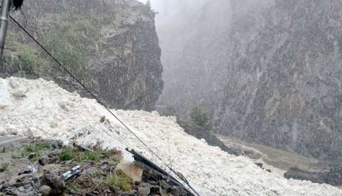 Chamoli Avalanche: देखते ही देखते बर्फ में दब गईं जिंदगियां, अब तक 8 लोगों के मिले शव, 291 सुरक्षित बचाए गए Chamoli Avalanche: देखते ही देखते बर्फ में दब गईं जिंदगियां, अब तक 8 लोगों के मिले शव, 291 सुरक्षित बचाए गए