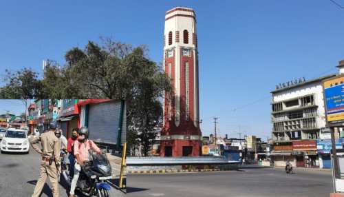 उत्तराखंड में कोविड कर्फ्यू लागू, बेवजह बाहर निकलने वालों का कट रहा चालान उत्तराखंड में कोविड कर्फ्यू लागू, बेवजह बाहर निकलने वालों का कट रहा चालान