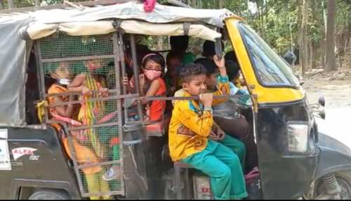 West Bengal: कोरोना महामारी में भी North Dinajpur में खुला है स्कूल, बच्चों की जान से हो रहा खिलवाड़ West Bengal: कोरोना महामारी में भी North Dinajpur में खुला है स्कूल, बच्चों की जान से हो रहा खिलवाड़