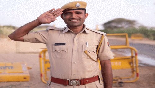 Corona महामारी से परेशान लोगों को हिम्मत दे रही इस Constable की कहानी, आपने पढ़ी? Corona महामारी से परेशान लोगों को हिम्मत दे रही इस Constable की कहानी, आपने पढ़ी?