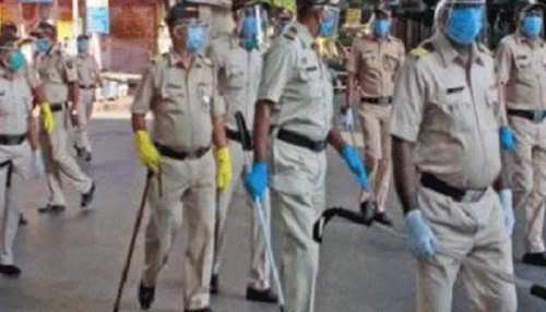 लॉकडाउन के बाद बेतिया प्रशासन Alert, मीना बाजार में दुकानदारों को दी चेतावनी लॉकडाउन के बाद बेतिया प्रशासन Alert, मीना बाजार में दुकानदारों को दी चेतावनी