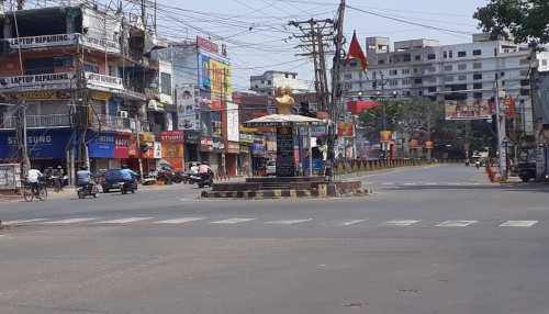 रांची: राजधानी में 2 बजे दिन के बाद सुनसान हो जाती है सड़कें, सख्ती के साथ बढ़ाई गई है टेस्टिंग रांची: राजधानी में 2 बजे दिन के बाद सुनसान हो जाती है सड़कें, सख्ती के साथ बढ़ाई गई है टेस्टिंग