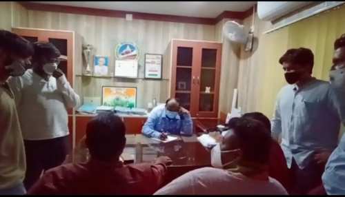 ନନ୍ଦପଡା ଶୀତଳଷଷ୍ଠୀ କମିଟି ପକ୍ଷରୁ ମହାନଗର ନିଗମ କାର୍ଯ୍ୟାଳୟ ଘେରାଉ ନନ୍ଦପଡା ଶୀତଳଷଷ୍ଠୀ କମିଟି ପକ୍ଷରୁ ମହାନଗର ନିଗମ କାର୍ଯ୍ୟାଳୟ ଘେରାଉ