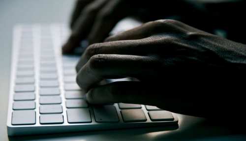 Jharkhand: Whatsapp पर न्यूड कॉल के जरिए 80 लाख की ठगी, 11 गिरफ्तार Jharkhand: Whatsapp पर न्यूड कॉल के जरिए 80 लाख की ठगी, 11 गिरफ्तार
