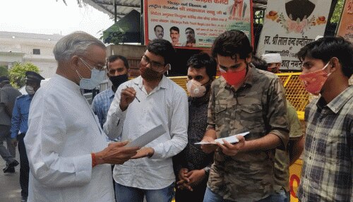 बेरोजगारों ने Sonia Gandhi के नाम AICC में सौंपा कंप्यूटर शिक्षक भर्ती का ज्ञापन! बेरोजगारों ने Sonia Gandhi के नाम AICC में सौंपा कंप्यूटर शिक्षक भर्ती का ज्ञापन!